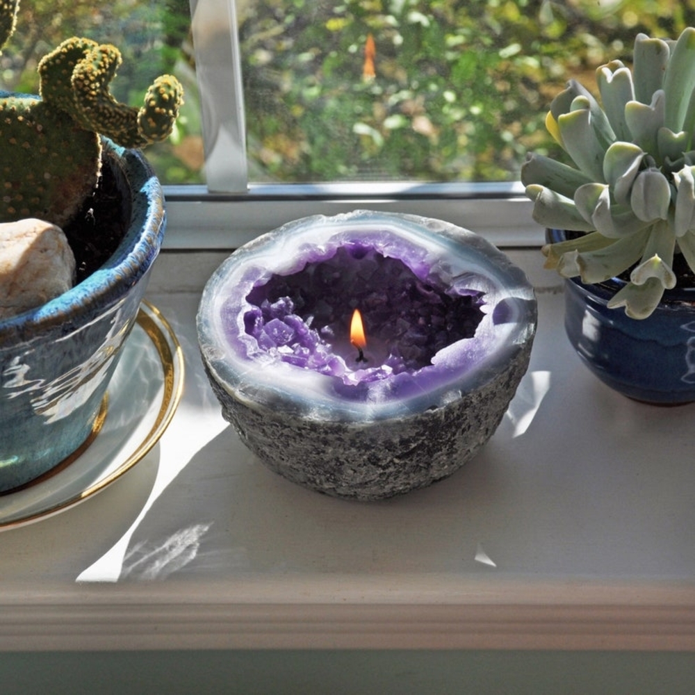 NIB Amethyst & Amber Crystal Geode Amethyst Candle Bergamot & Violet